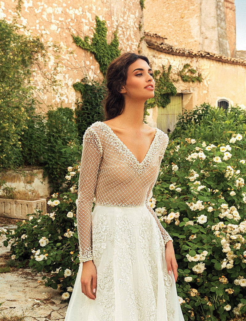 Vestido de novia evasé de manga larga con perlas