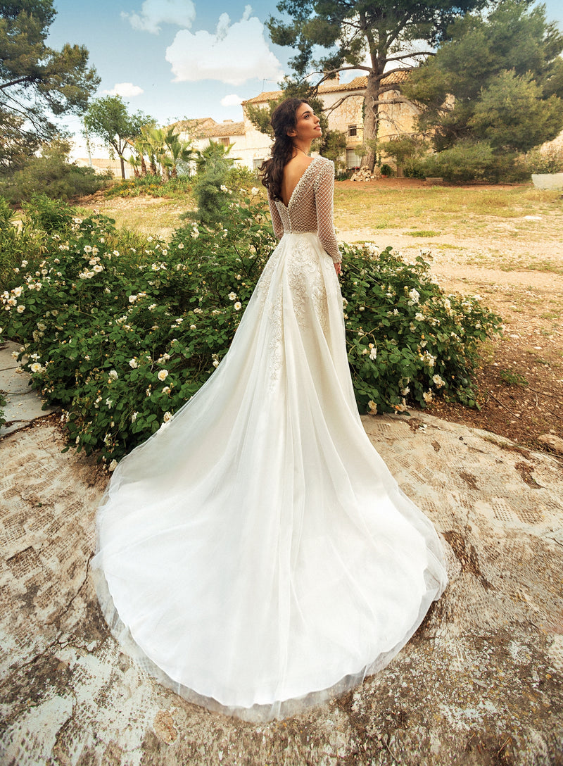 Vestido de novia evasé de manga larga con perlas