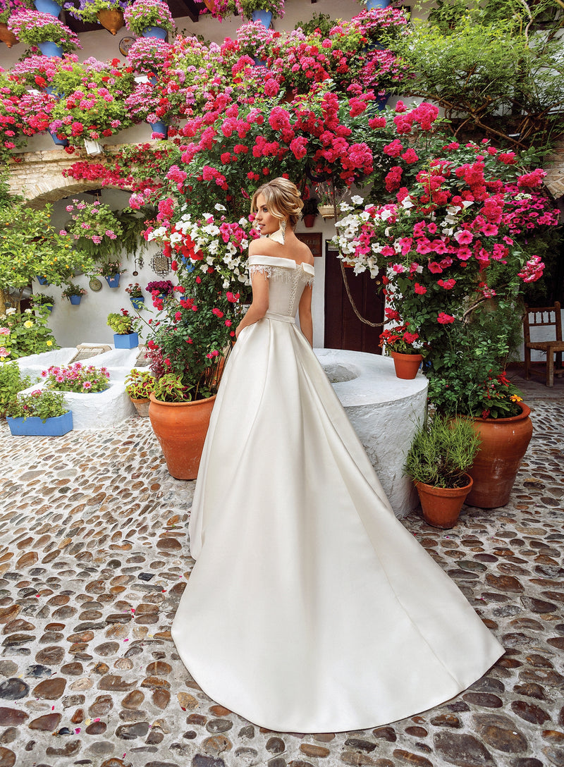 Vestido de novia elegante de mikado con corte en A y hombros descubiertos