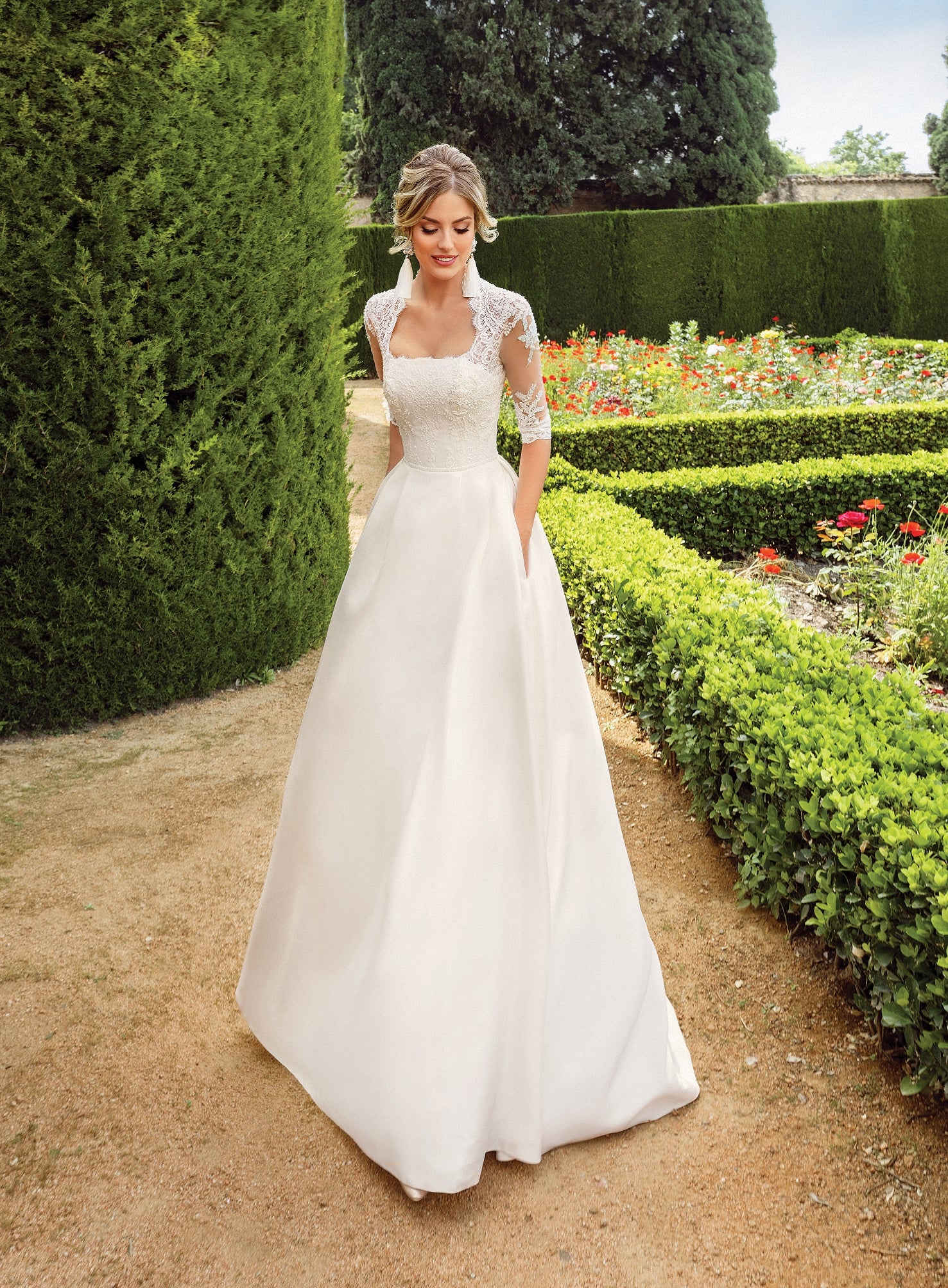 3/4 Length Sleeve A-Line Mikado Wedding Dress EU46 / Similar Lace (Off-White) 3/4 Length Sleeve A-Line Mikado Wedding Dress EU46 / Similar Lace (Off-White)