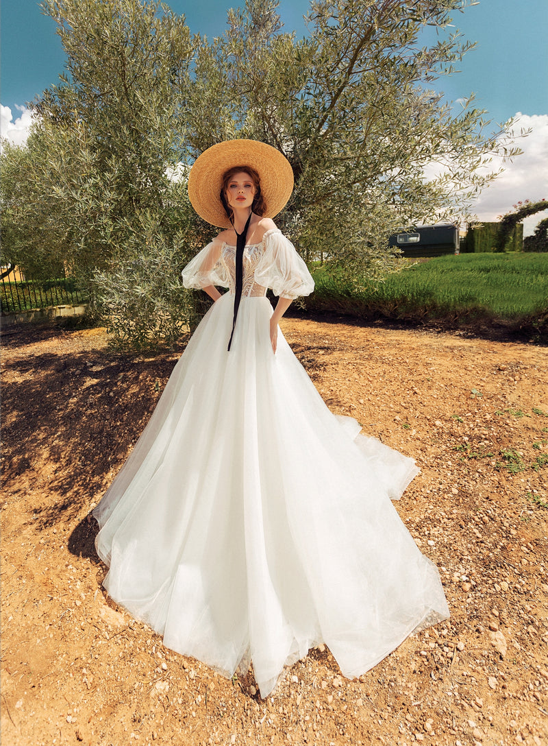 Vestido de novia de corte A con mangas abullonadas y hombros descubiertos