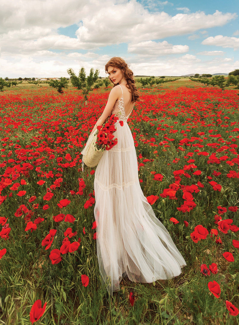 Vestido de novia estilo bohemio con tirantes finos y talla pequeña