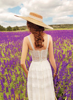 Vestido de novia bohemio con tirantes finos y escote en forma de corazón