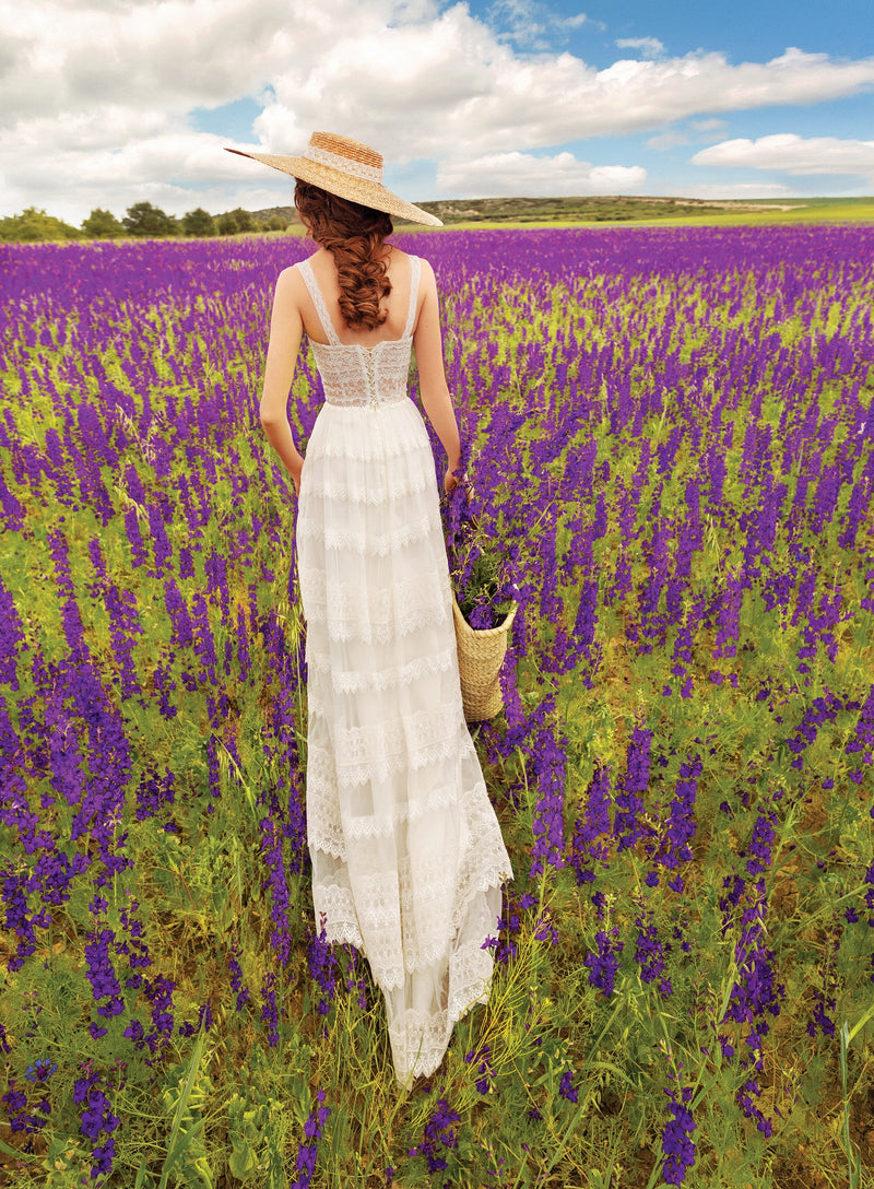 Vestido de novia bohemio con tirantes finos y escote en forma de corazón