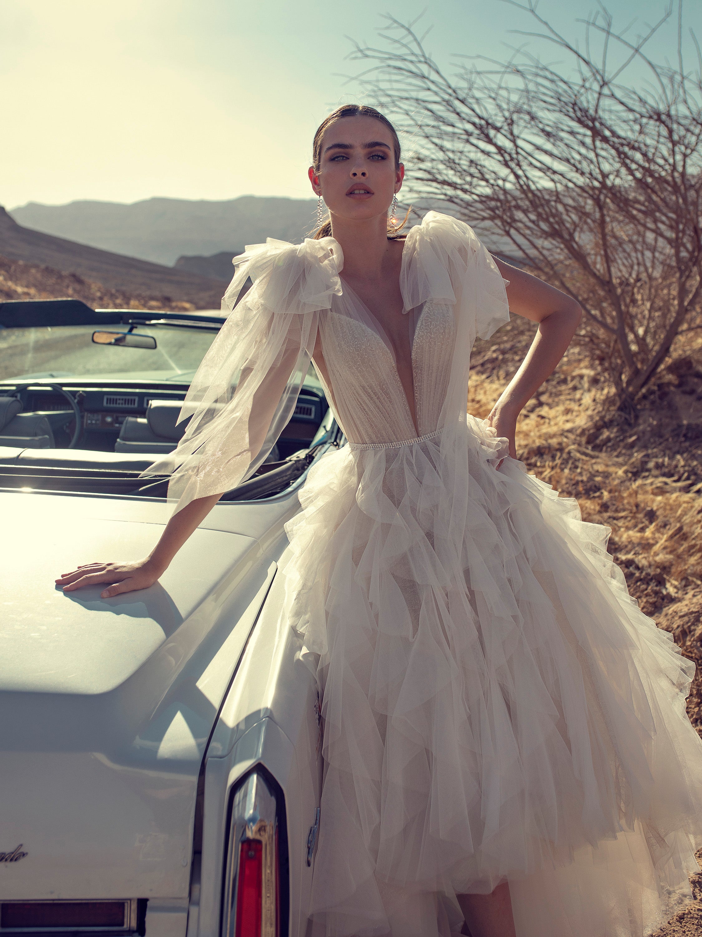 High-Low Wedding Dress with Multiple Layered Skirt EU40 / Vanilla High-Low Wedding Dress with Multiple Layered Skirt EU40 / Vanilla