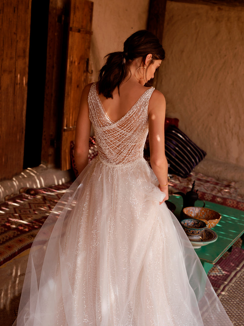 Robe de mariée trapèze sans manches à col en V avec dos ludique