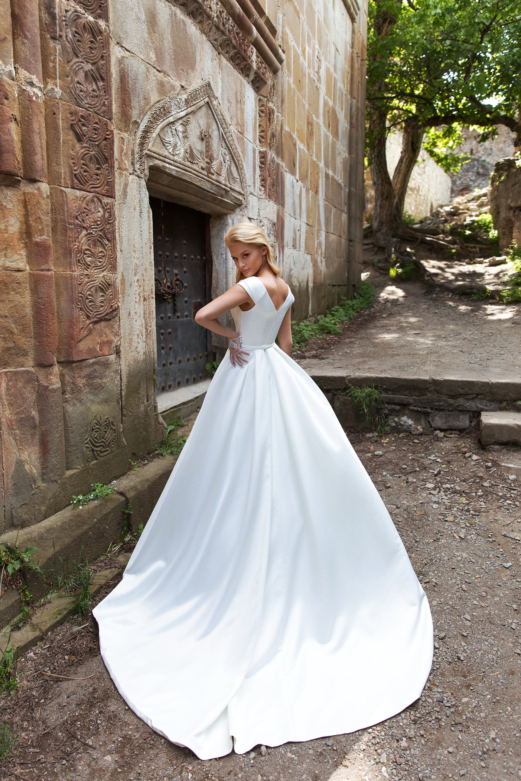 satin wedding dress sleeveless V-Neck Sleeveless Mermaid Satin Wedding Dress Backless Spaghetti Straps
