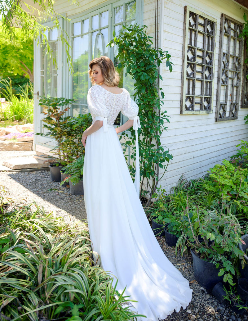 Vestido de novia de manga corta pequeña