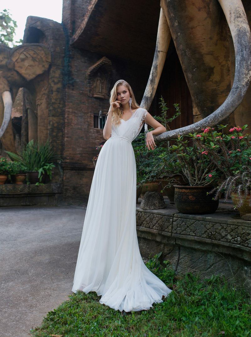 Robe de mariée à fines bretelles avec superposition de volants en tulle