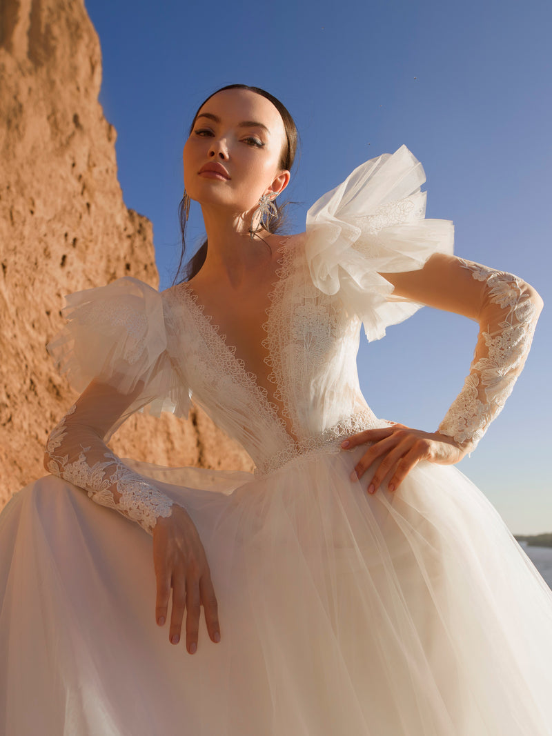 Illusion Long Sleeve V-Neck Wedding Dress EU40 Illusion Long Sleeve V-Neck Wedding Dress EU40