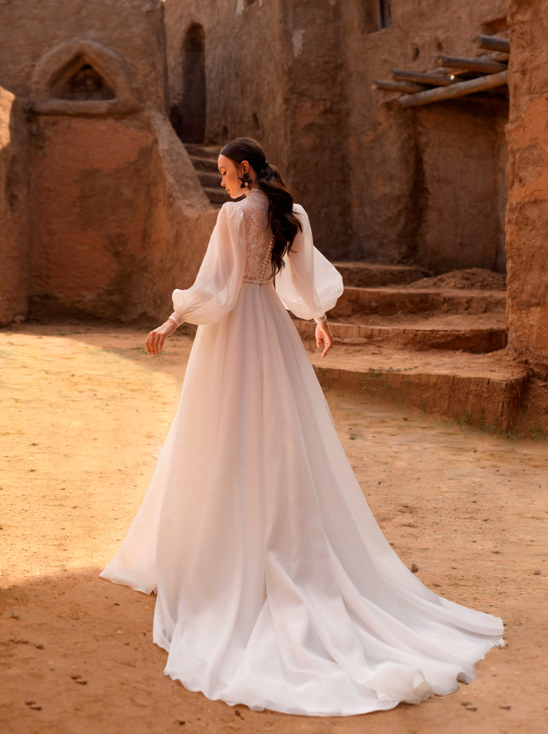 Elegante vestido de novia modesto de manga larga con cuello alto