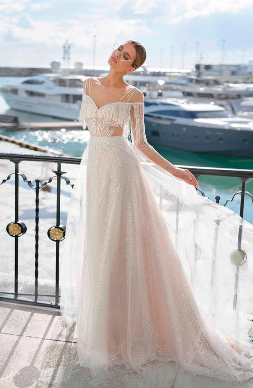 Vestido de noiva com decote ilusão e franja