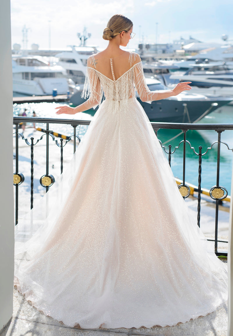 Robe de mariée à franges et décolleté illusion