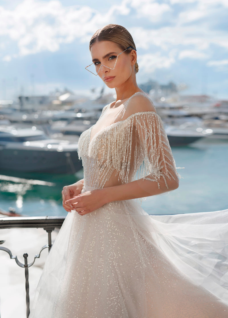 Robe de mariée à franges et décolleté illusion