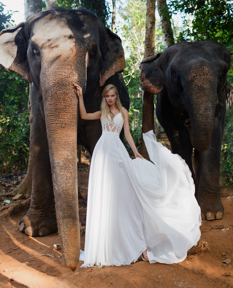 Vestido de noiva linha A com alça fina