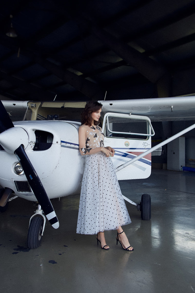 Robe midi en tulle blanc à pois et manches longues