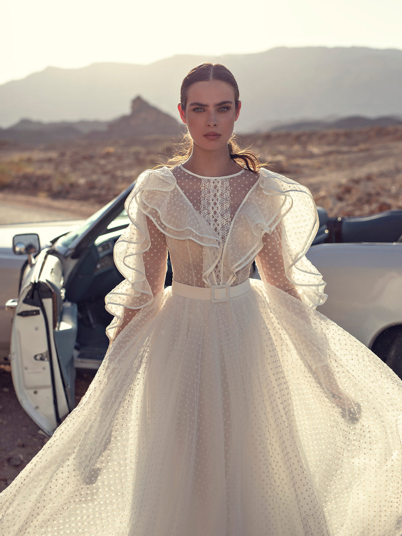 Vestido de novia de manga larga con lunares