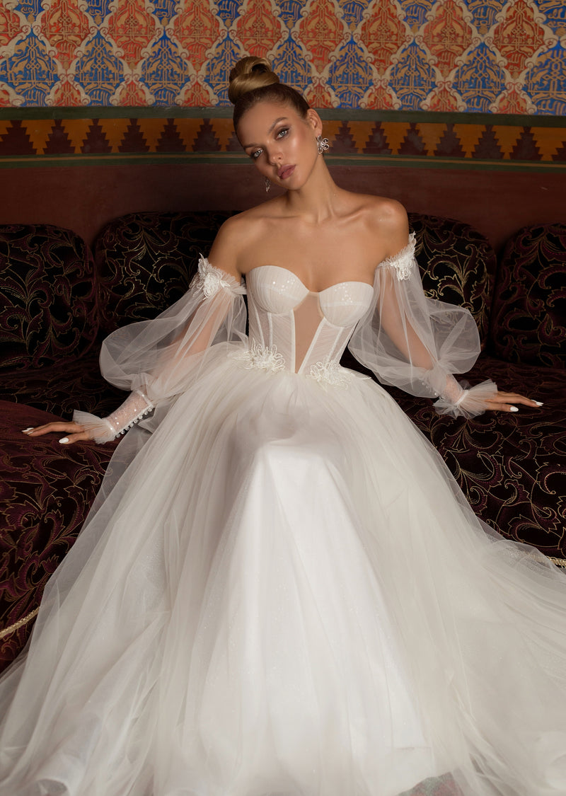 Strapless Sweetheart Neckline A-line Wedding Dress With Detachable Sleeves  And Floral Details