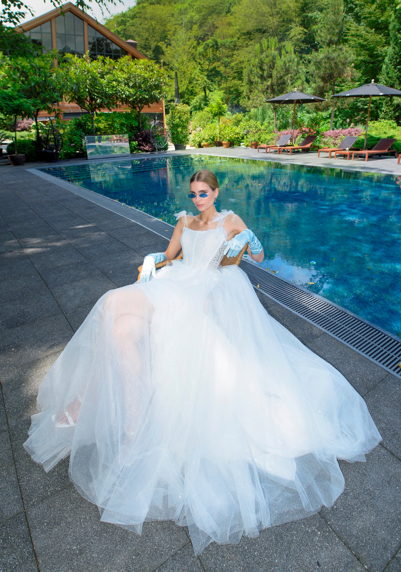 Robe de mariée à bretelles spaghetti à couper le souffle