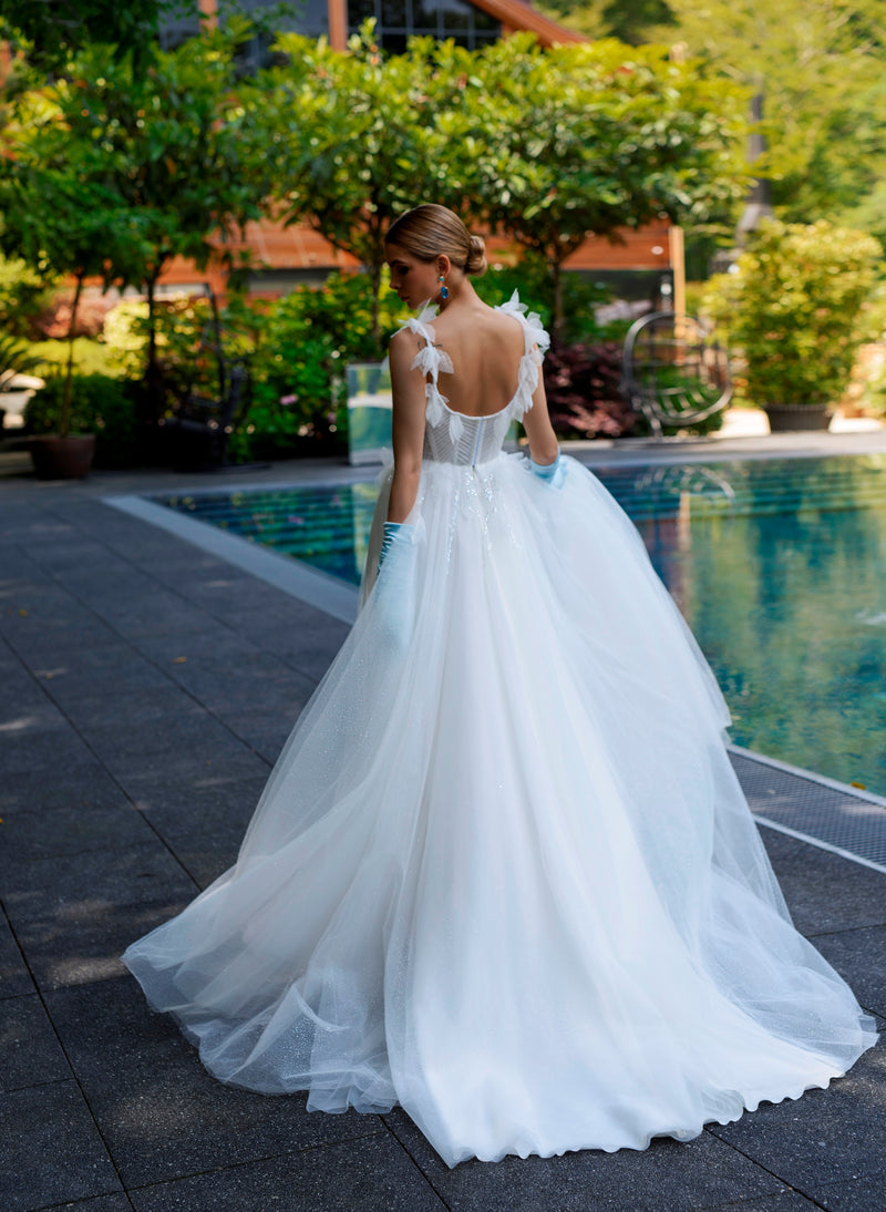 Robe de mariée à bretelles spaghetti à couper le souffle