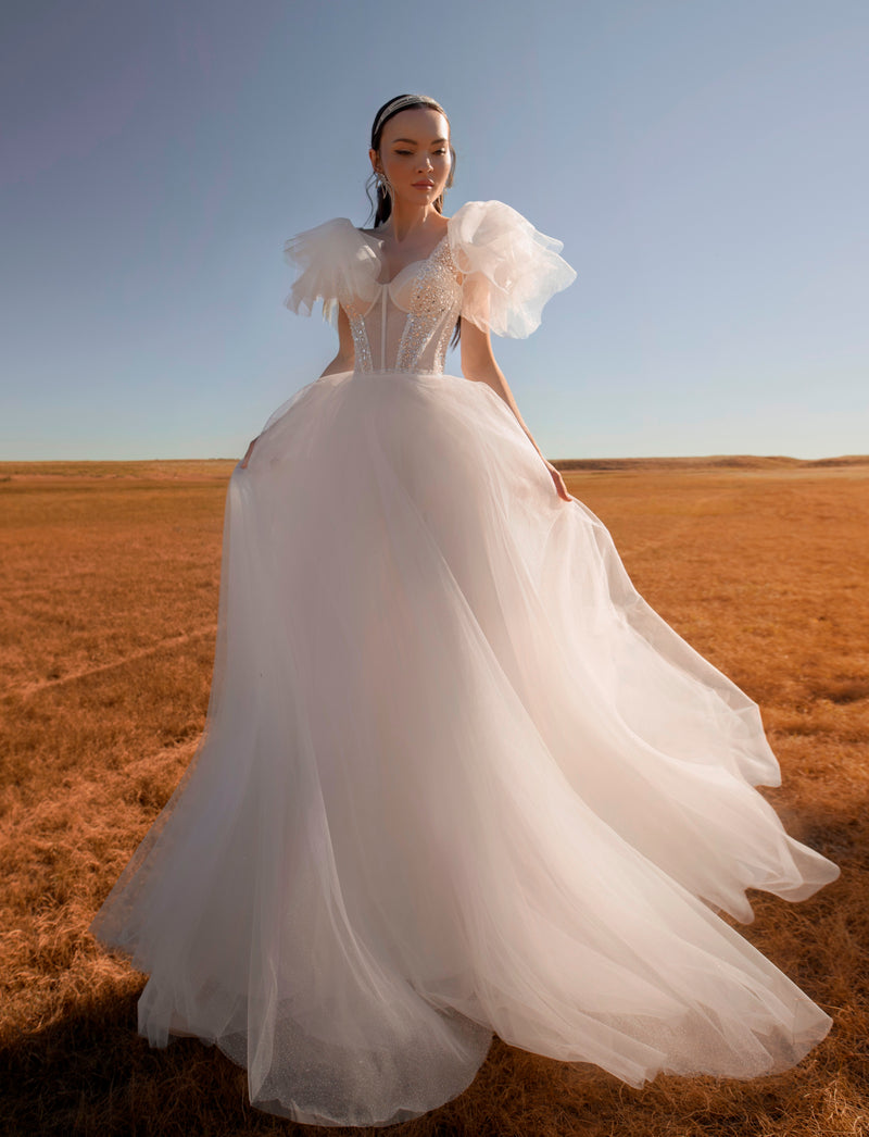 Vestido de novia evasé con mangas acampanadas