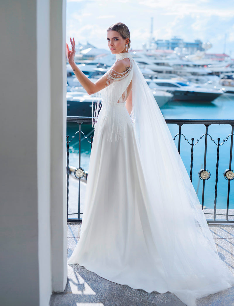 Robe de mariée trapèze à col en V avec cape