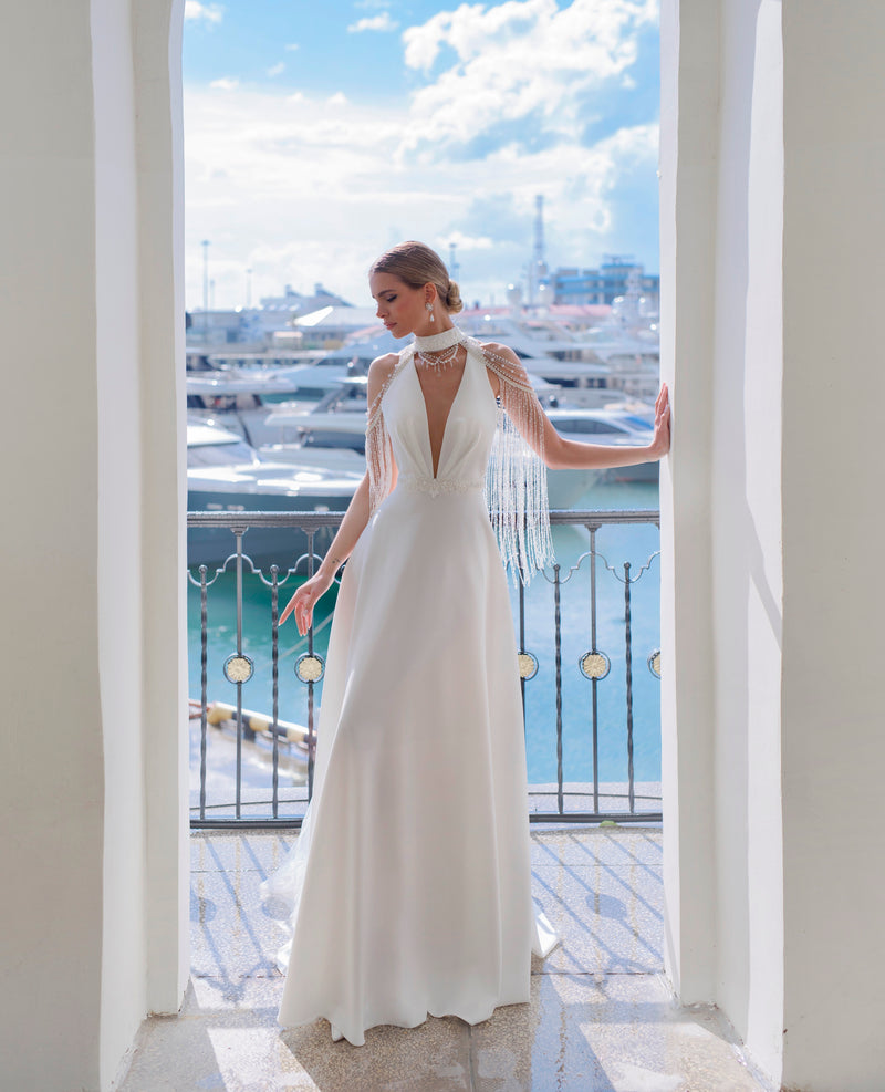 Robe de mariée trapèze à col en V avec cape