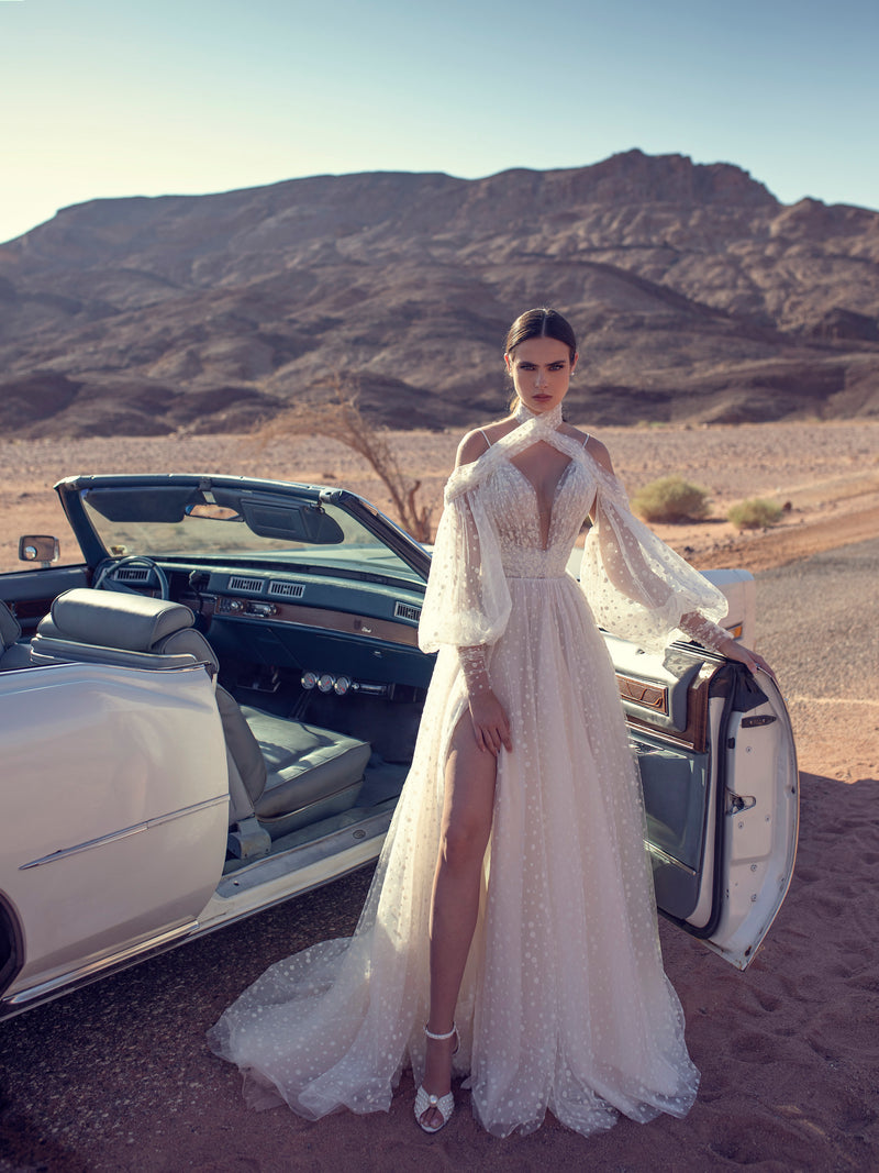 Vestido de novia con cuello en V y mangas removibles