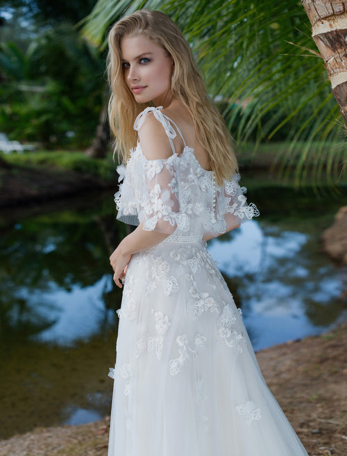 Vestido de novia de corte A con hombros descubiertos