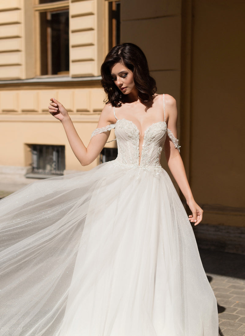 Superbe robe de mariée trapèze à bretelles spaghetti