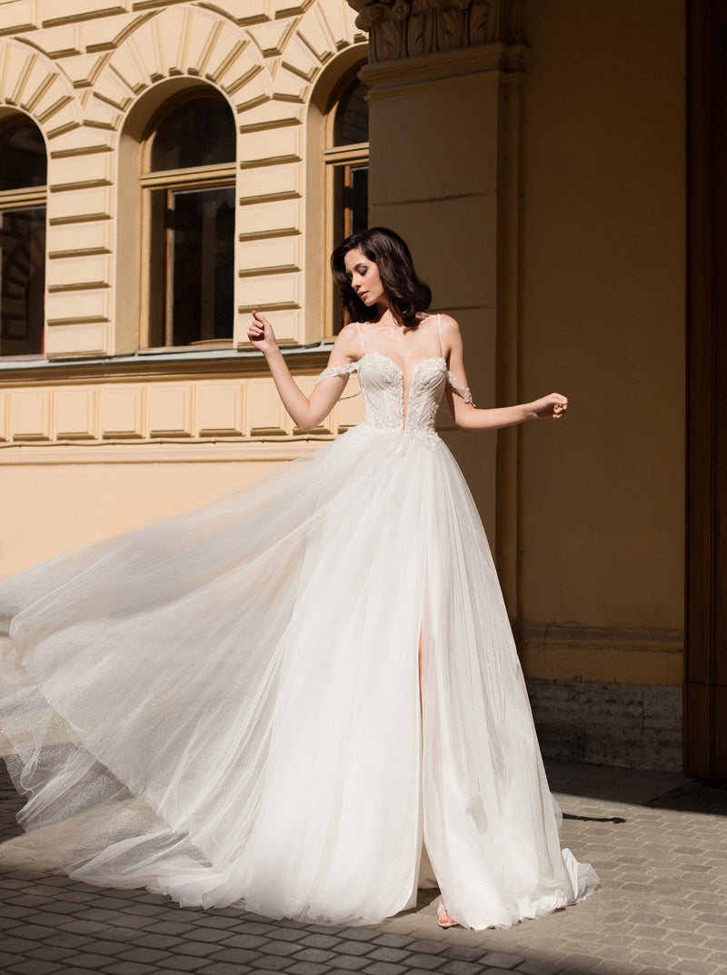 Superbe robe de mariée trapèze à bretelles spaghetti