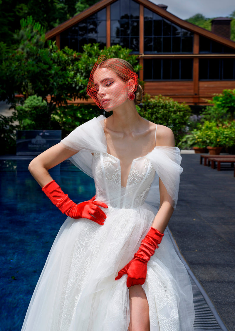 Vestido de novia evasé con hombros descubiertos