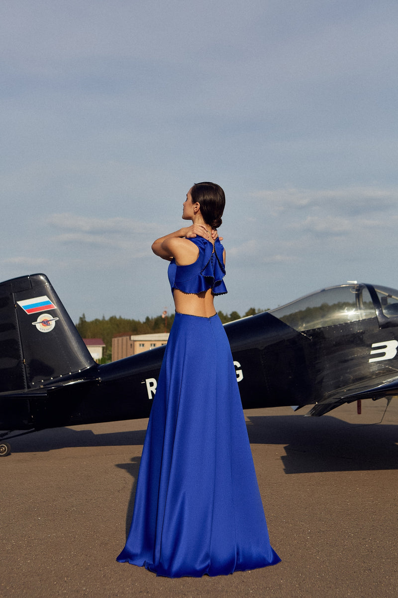 Vestido de fiesta largo con espalda abierta y juguetón sin mangas