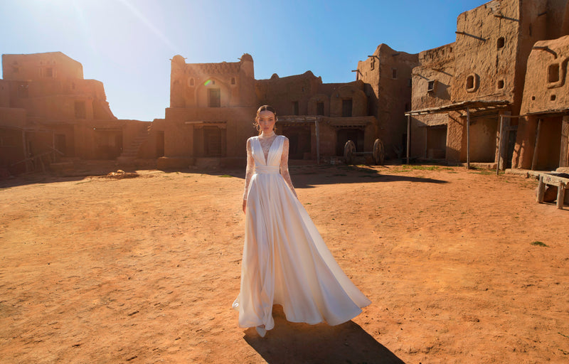 Vestido de novia elegante con cuello alto y manga larga