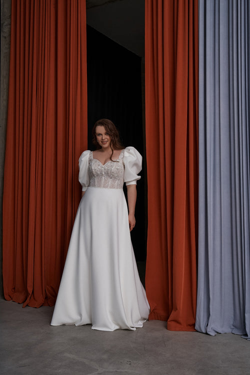 Vestido de novia de corte A con mangas abullonadas