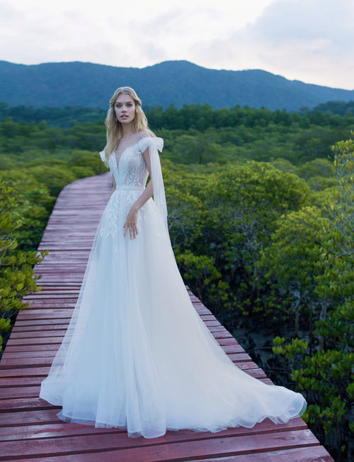 Vestido de novia evasé con cuello ilusión