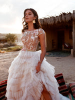 Vestido de novia de flores en 3D con cuello alto y falda con volantes