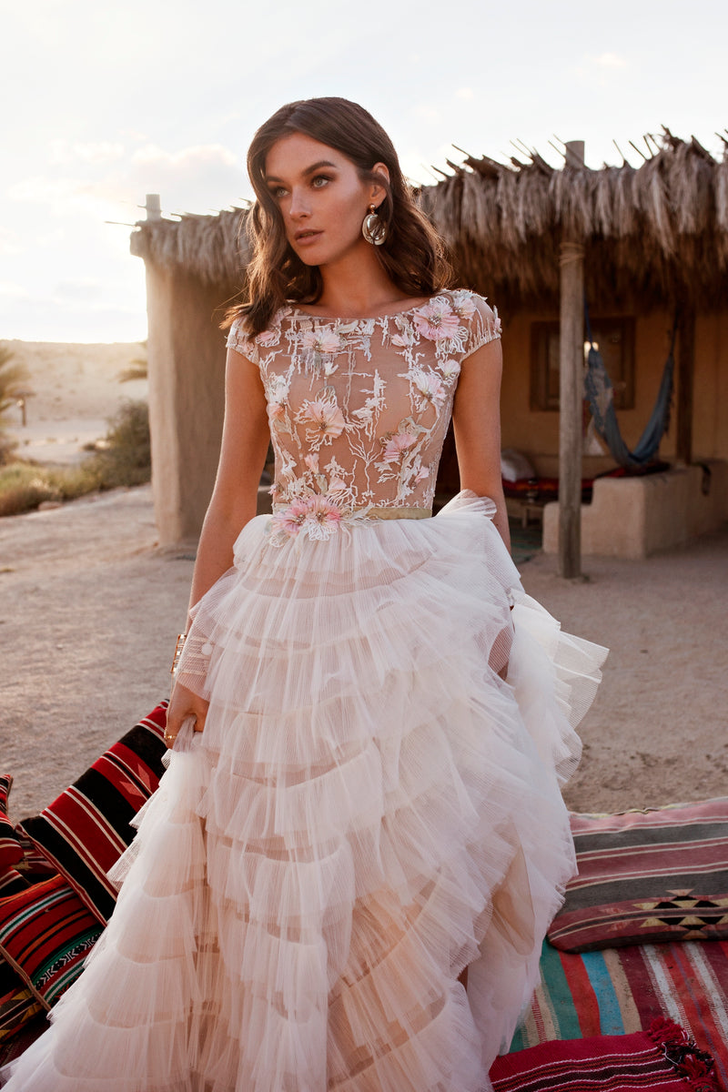 Robe de mariée à fleurs 3D à col haut et jupe à volants