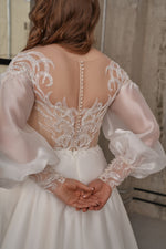 Robe de mariée trapèze à manches bouffantes