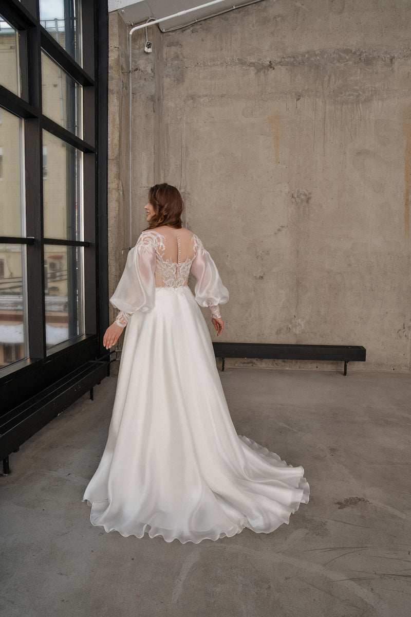 Robe de mariée trapèze à manches bouffantes