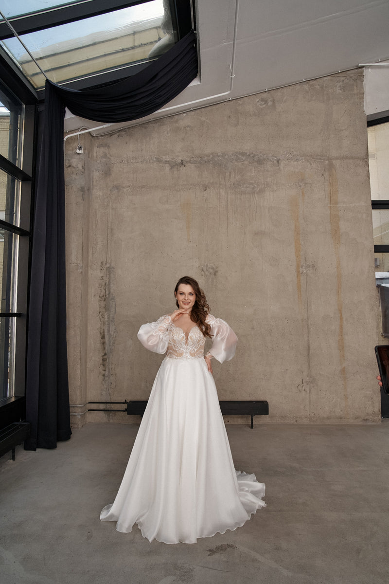 Vestido de novia de corte A con mangas abullonadas