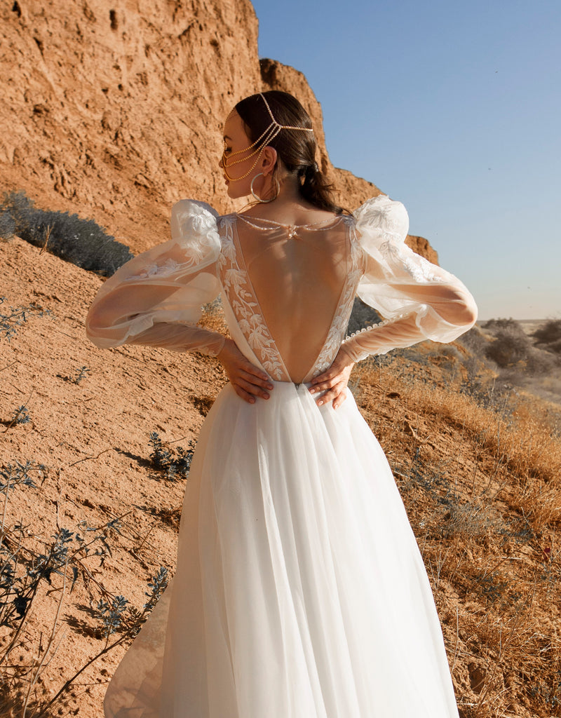 Square Neckline A-Line Wedding Dress with Long Bishop Sleeves EU40 Square Neckline A-Line Wedding Dress with Long Bishop Sleeves EU40