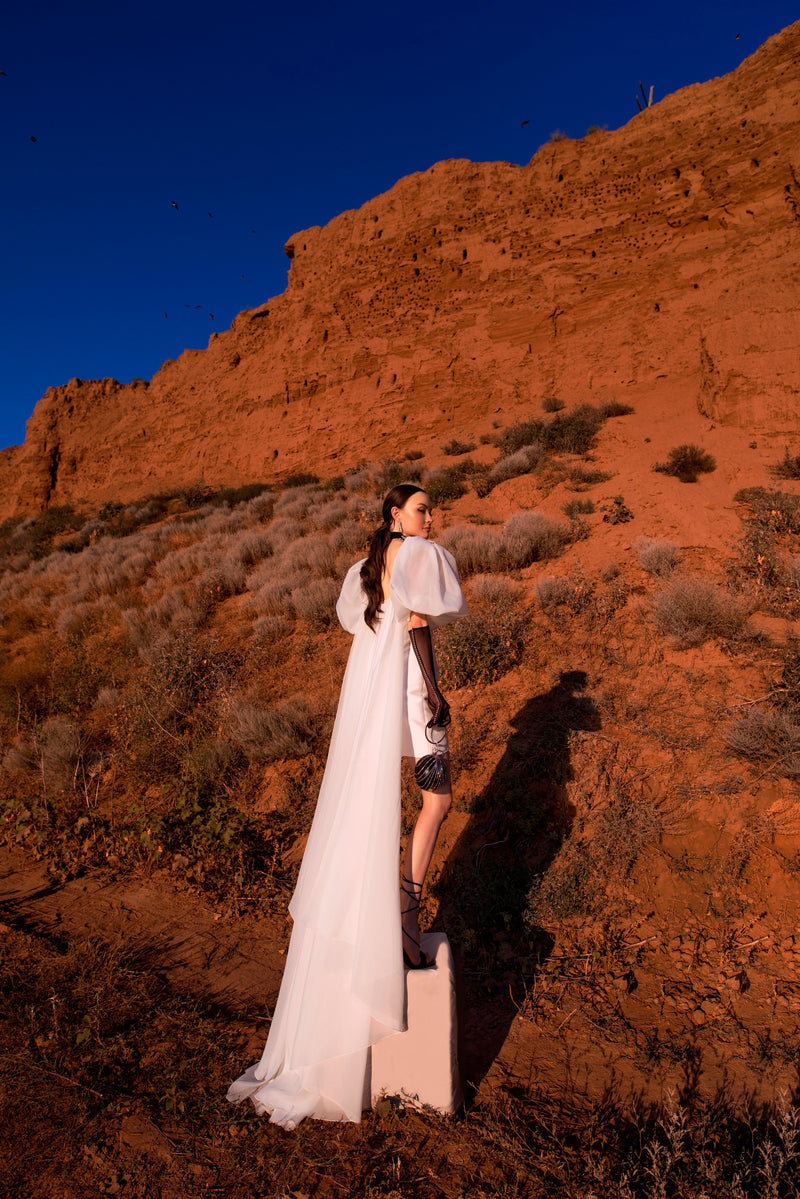 Mini robe de mariée bustier avec manches et cape amovibles