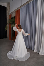 Vestido de novia minimalista de manga larga transparente con corte en A