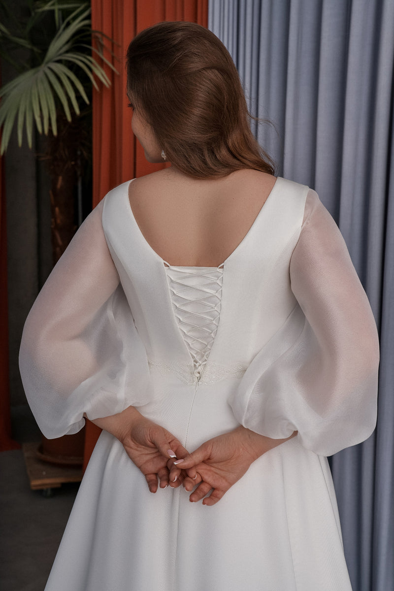 Vestido de novia minimalista de manga larga transparente con corte en A