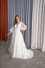 Robe de mariée trapèze minimaliste à manches longues et transparente