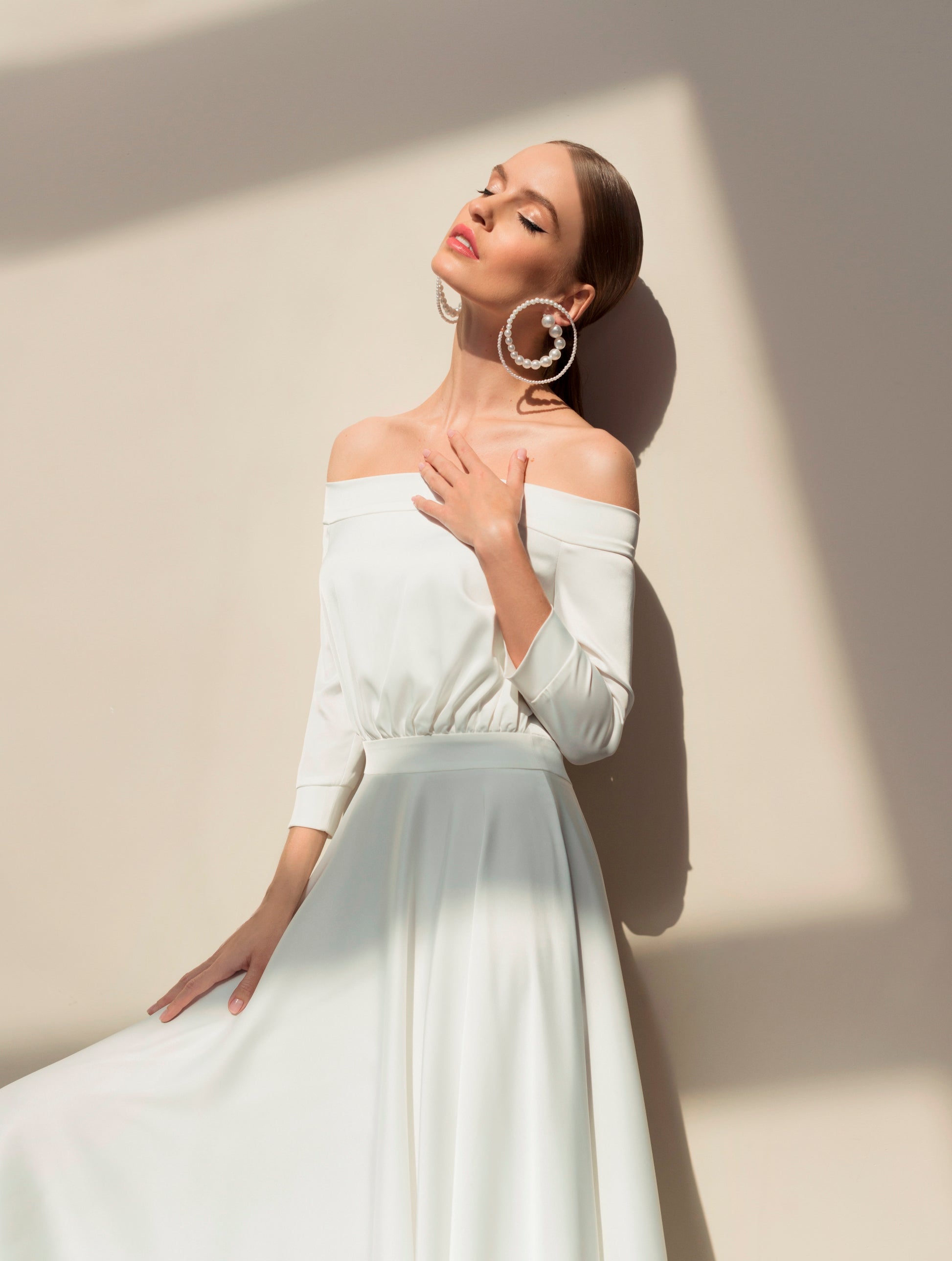 Silk Off-Shoulder White Midi Bridal Dress EU42 / Off-White Silk Off-Shoulder White Midi Bridal Dress EU42 / Off-White