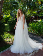 Robe de mariée sans manches à col en V et ailes en tulle