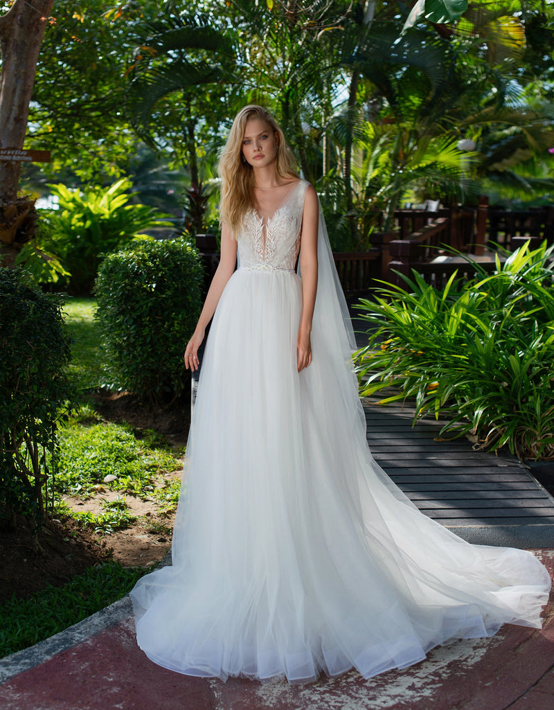 Robe de mariée sans manches à col en V et ailes en tulle