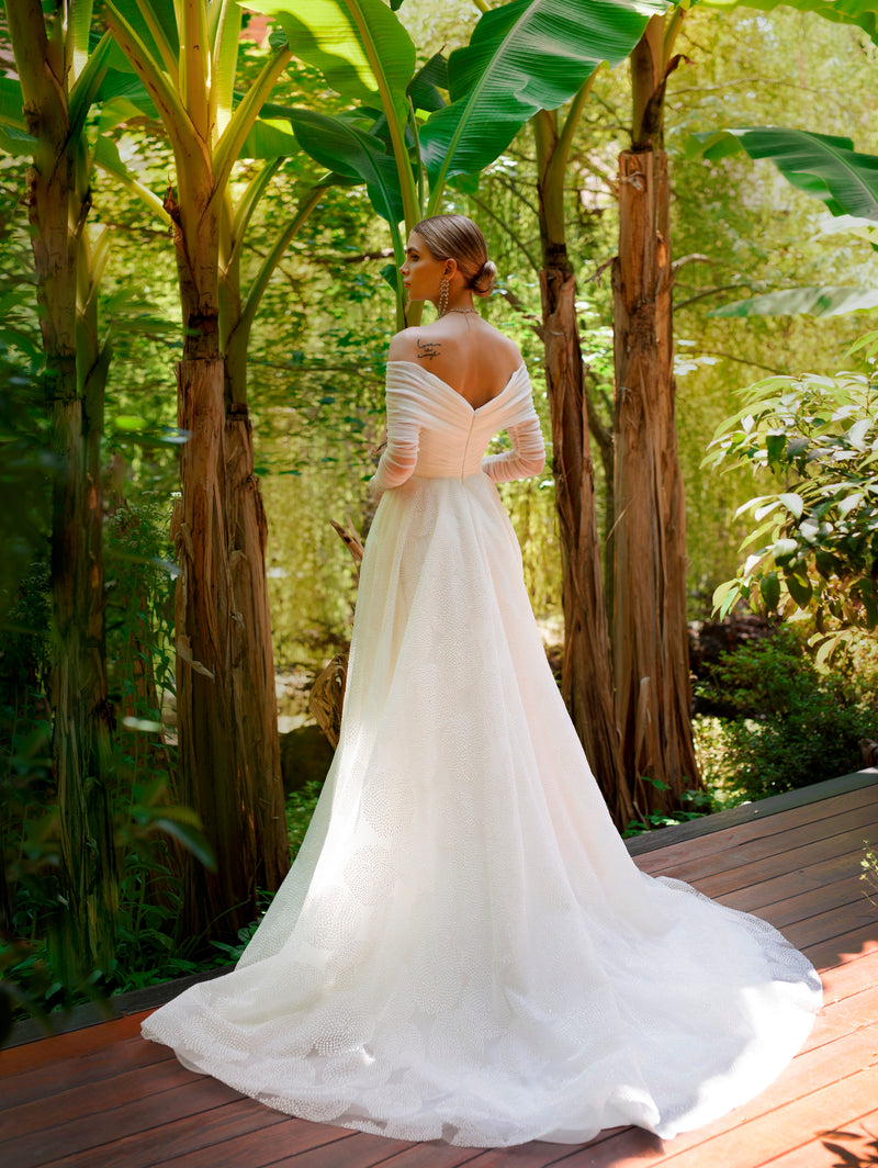 Elegante vestido de novia de corte A con hombros descubiertos